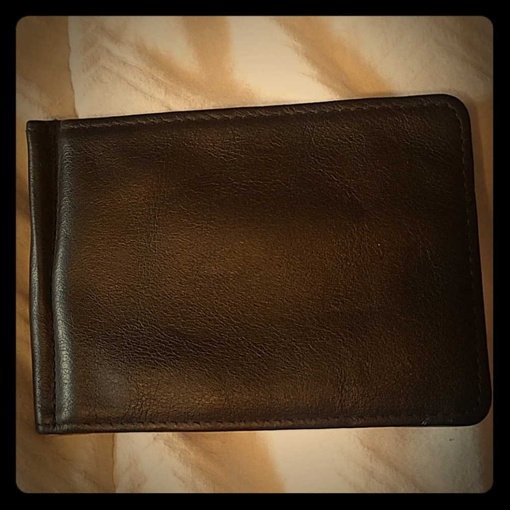 Buxton small card holder with clip.